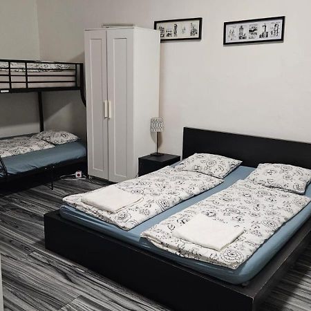 Small Apartment In Downtown For Groups Πράγα Εξωτερικό φωτογραφία