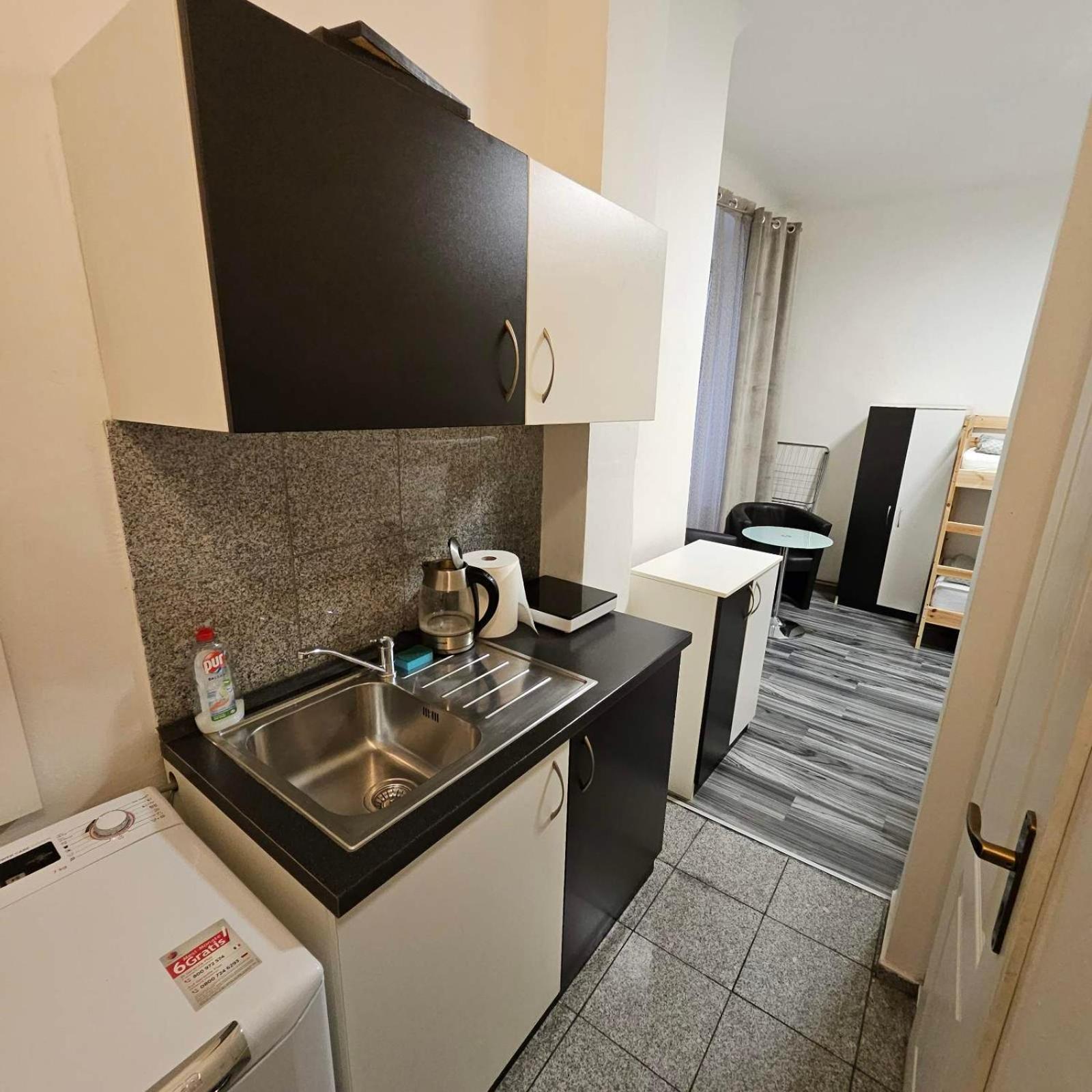 Small Apartment In Downtown For Groups Πράγα Εξωτερικό φωτογραφία
