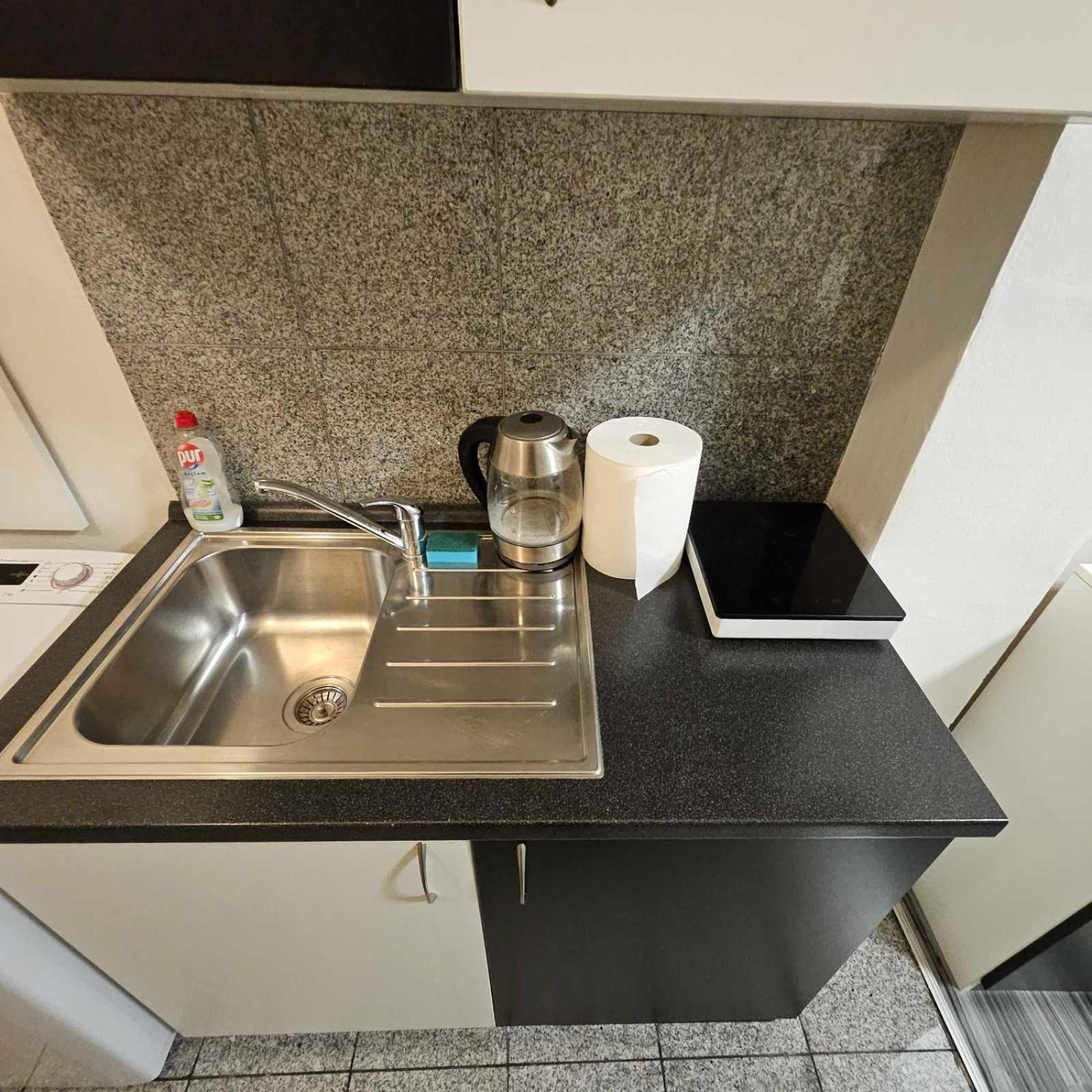 Small Apartment In Downtown For Groups Πράγα Εξωτερικό φωτογραφία