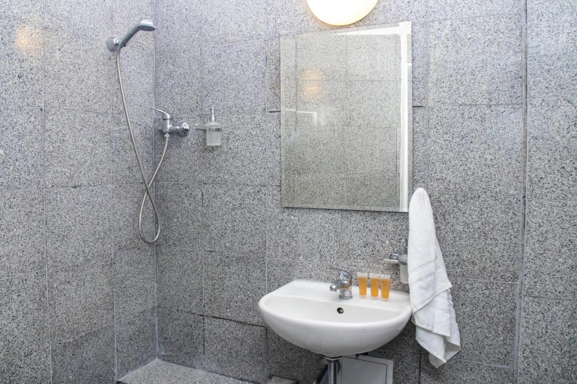 Small Apartment In Downtown For Groups Πράγα Εξωτερικό φωτογραφία